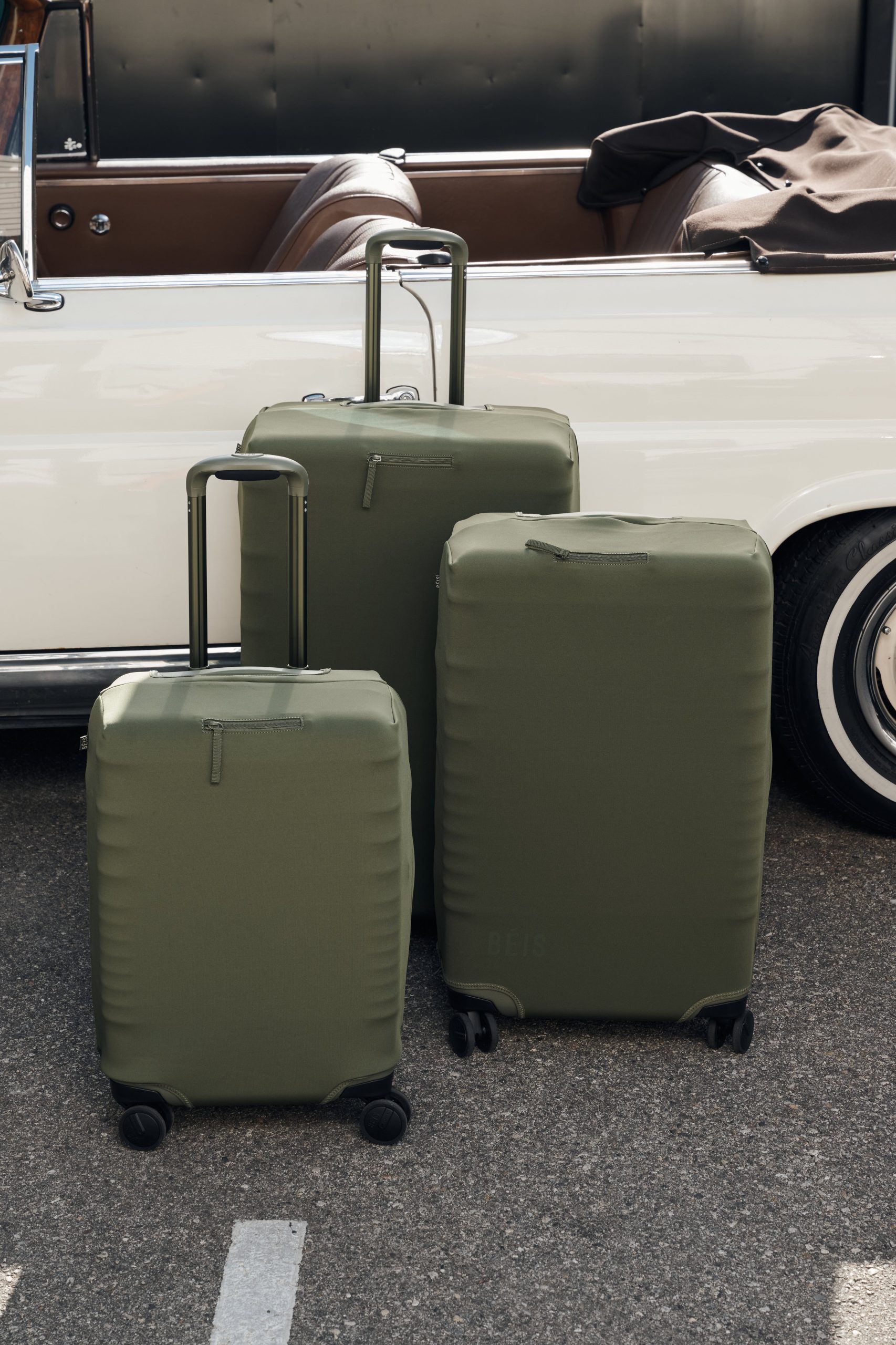The Medium Check-In Luggage Cover in Olive - Image 3