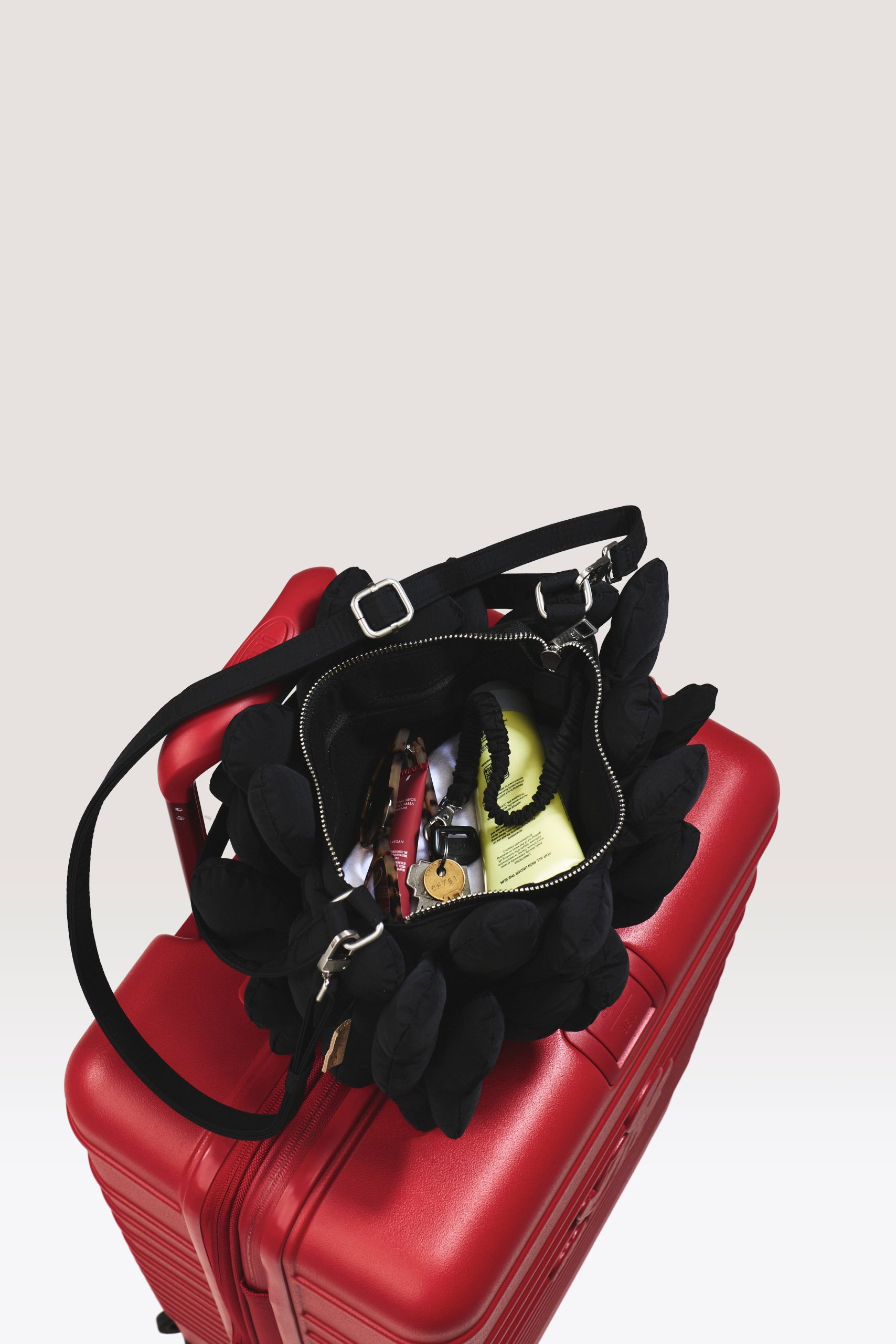 The Minnie Bow Handbag in Black - Image 3
