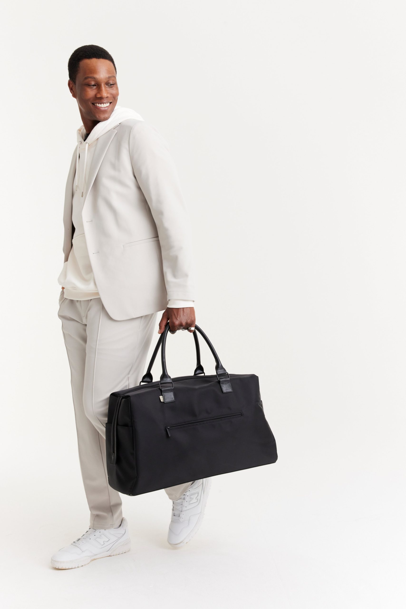 The Commuter Duffle in Black - Image 16